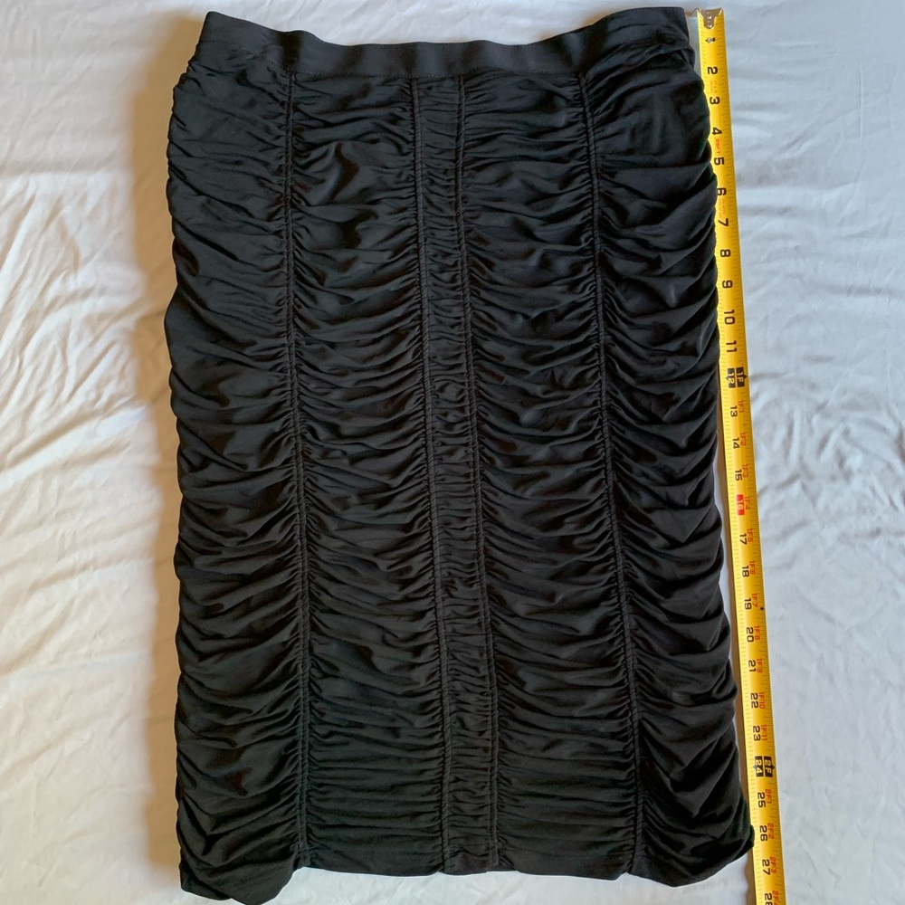 Burberry stretchy pencil skirt - EUC